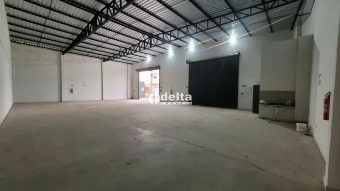 Galpão disponível para locação no bairro Laranjeiras em Uberlândia-MG