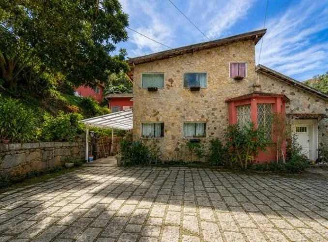 Casa com 8 dormitórios à venda, 400 m² por R$ 2.200.000,00 - Retiro - Petrópolis/RJ