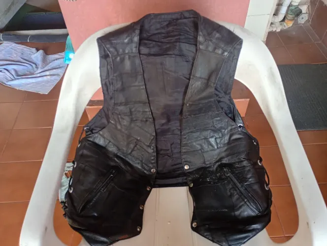 Colete de couro motociclista