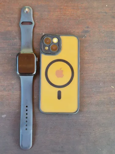 iPhone 14 128GB + Apple Watch Series 8 - R$ 4.200,00