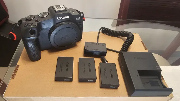Câmera Canon EOS R8
