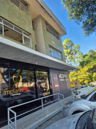 Alugo sala com 30 m2, na Av. Epitacio Pessoa!
