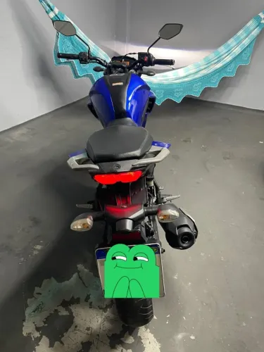VENDE-SE UMA MOTO FZ25 2024