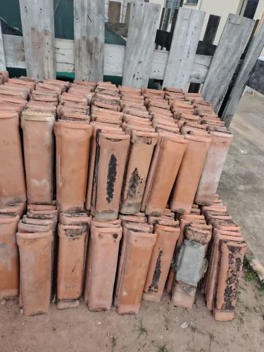 Telhas de barro usadas R$2