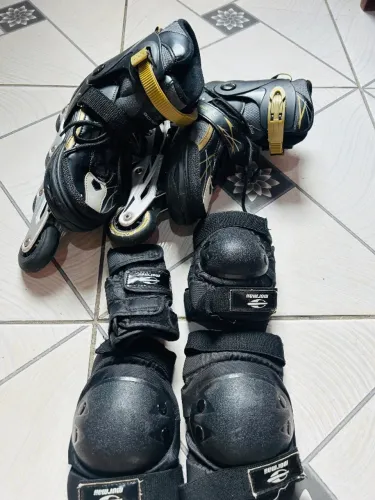 Patins em ótimo estado com kit proteção.
