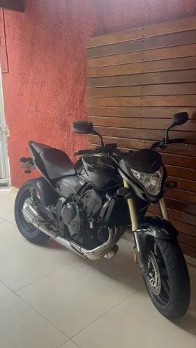 HORNET 2013 EM PERFEITO ESTADO 