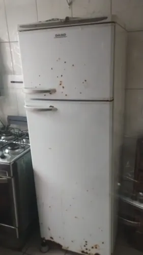Geladeira no precinho 250 reais