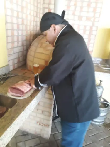 Churrasqueiro profissional raiz