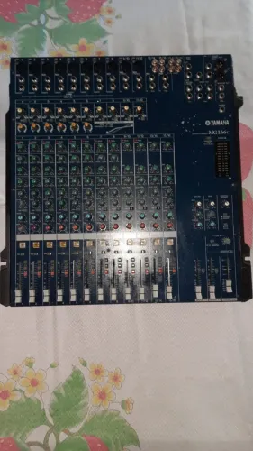 Mesa Yamaha 16 canais modelo MG166c toda revisada funcionando 100%