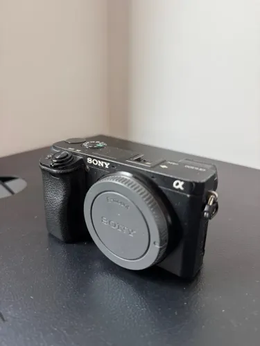 Câmera Sony a6300.