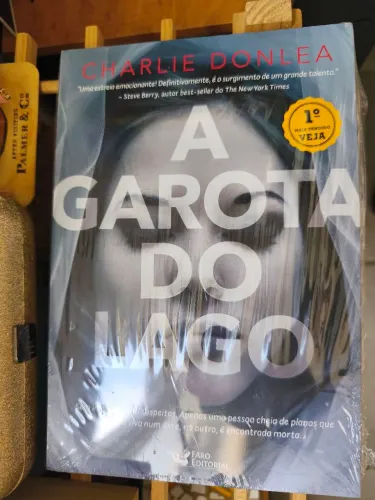 Livro "A garota do lago"