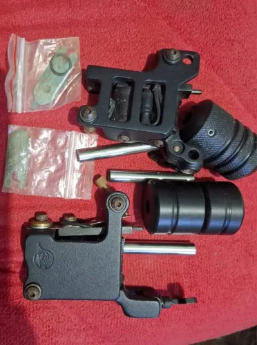 Kit 2 Máquinas de Tatuagem de Bobina + Grips e Acessórios
