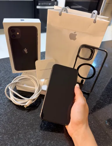 iPhone 11 - 128gb com cabo, capa, caixa e nota fiscal. Estado de novo