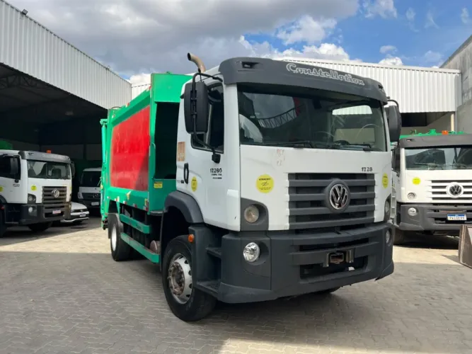 Volkswagen 17.280 2015