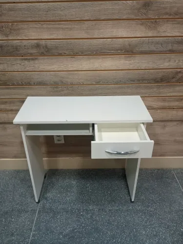 R$150 mesa com gaveta em ótimo estado 