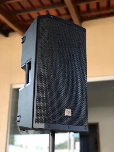 CAIXA ATIVA EV ELECTRO VOICE ZLX-12P C/ Pedestal