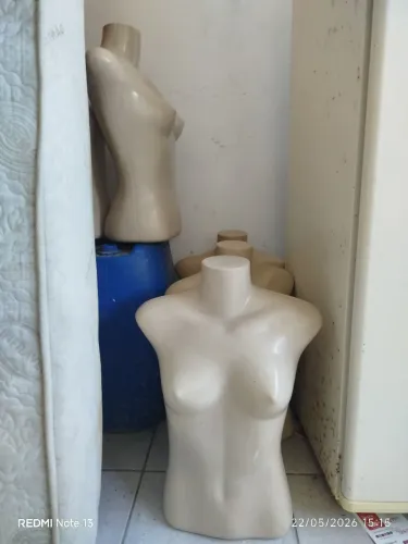 Vendo 4 manequins busto R$50,00 cada