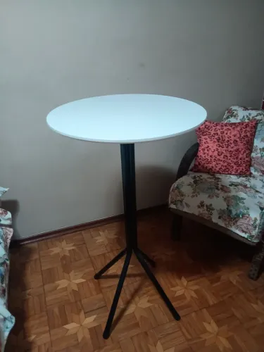 Mesa Bistrô Redonda com 2 Cadeiras Altas Pretas