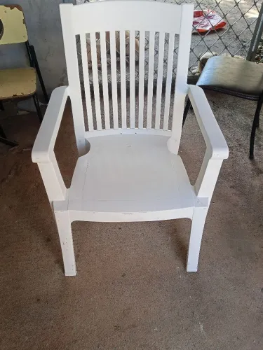 Vendo cadeira poltrona de prastico