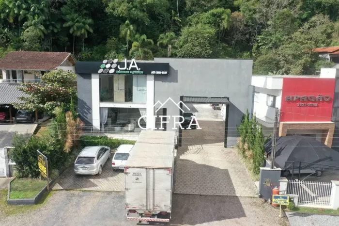 Galpão de Alvenaria com Show Room e Escritório - Venda - 256m2 - Rodovia Vereador Carlos P