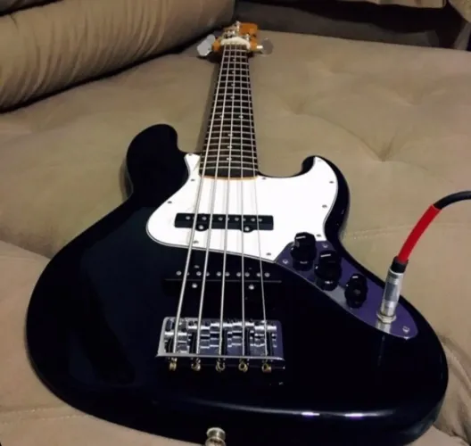 Contrabaixo fender