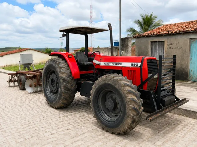 Massey Ferguson 292 4x4 Completo com Implementos - Excelente Estado