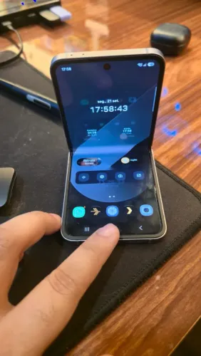 Celular Samsung Galaxy Z Flip 6 Cinza
