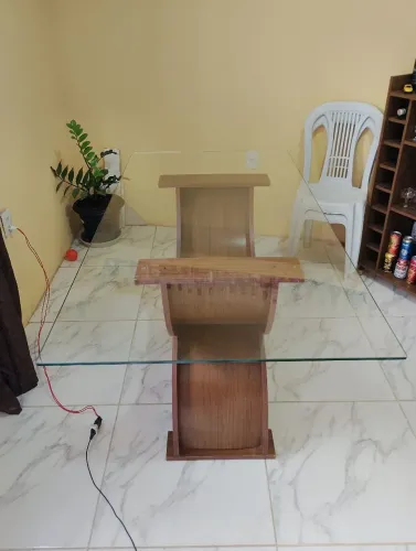 Vendo mesa pra 6 cadeiras. Obs.. só a messa,em perfeito estado de conservação