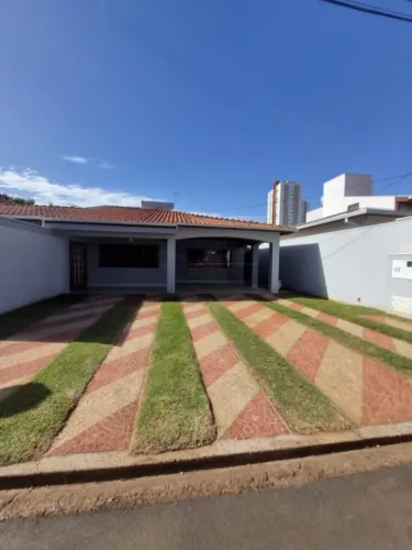 CASA PARA LOCAÇÃO | 4 DORMITÓRIOS | 2 SUÍTES | PISCINA | ACEITA PET