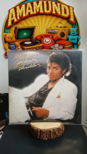 Disco de vinil do Michael Jackson. Álbum Thriller. Prensagem de 1982.