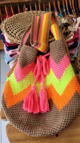 Bolsa artesanal Feita a mão - Modelo exclusivo