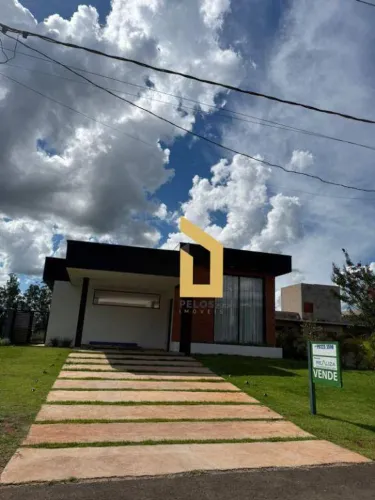 Casa à venda no condominio Ninho Verde II | 165m² AC | 433m² AT | 3 suítes | Área Gourmet
