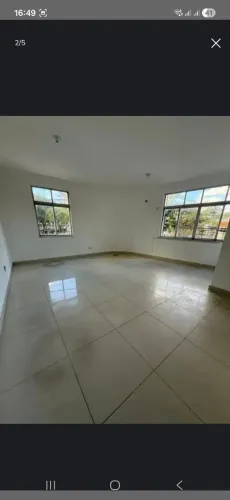 Alugo salas comerciais no centro da cidade
