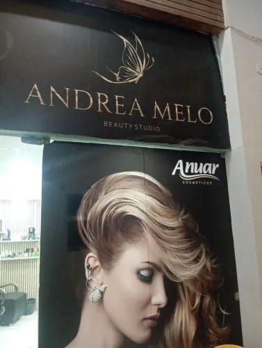 Precisa -se de cabeleireira com urgência unisex