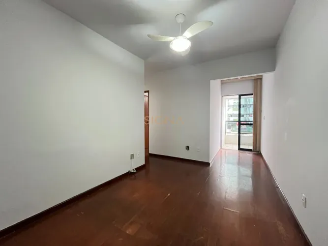 Apartamento à Venda no Centro de Juiz de Fora com Elevador | 1 Quarto, Varanda e Vaga Nume