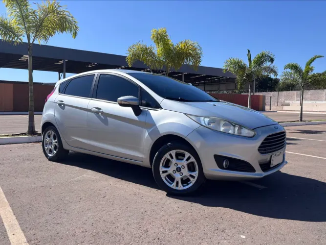 Ford Fiesta 1.6 16V Flex Mec. 5P 2015