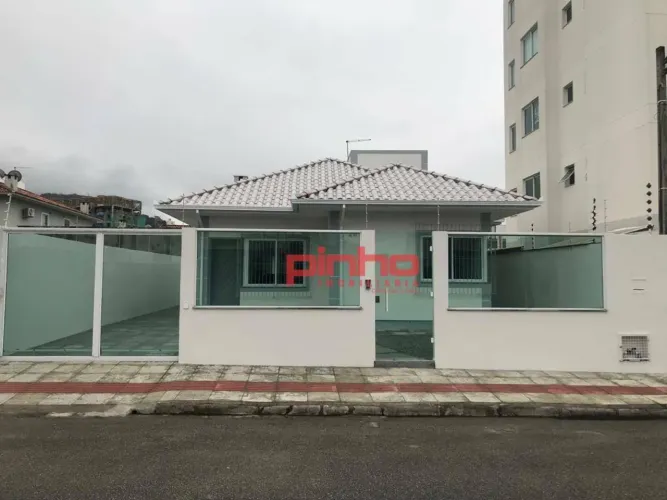 Casa com 3 dormitórios para alugar, 93 m² por R$ 4.146,72/mês - Pagani - Palhoça/SC