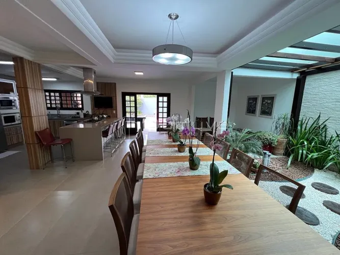 Casa em condomínio fechado para locação anual no Bairro Ariribá em Balneário Camboriú com