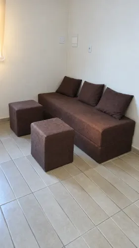 Sofá Bicama com 2 Puffs