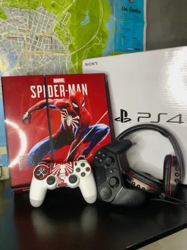 Ps4, mais 2 controles e fone de brinde