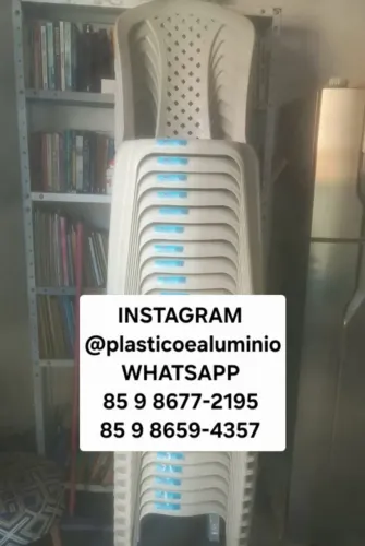Cadeira de Plástico   Cadeiras novas Ideal para comércio ou residência.  Empilháveis  