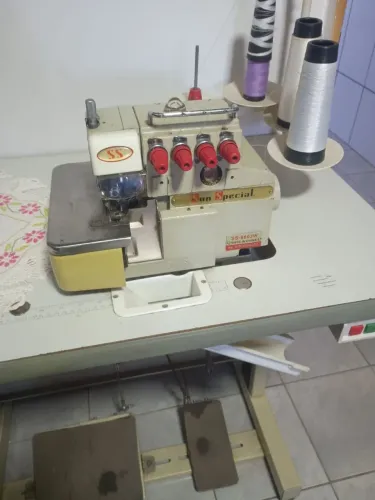 Máquina Overloque