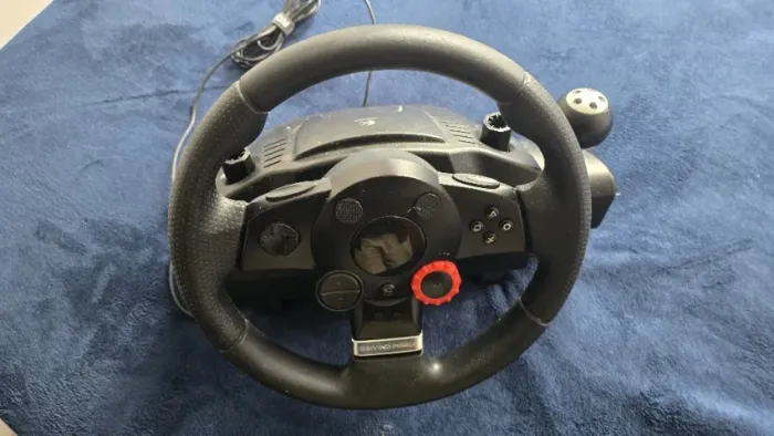 Volante Logitech GT Force Feedback. 900º com pedal e cambio.