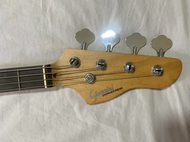 Kit Baixo Giannini 4 Cordas Gb100 + Amplificador ONERR SNIPER 20BASS + Case + Alça + Cabo