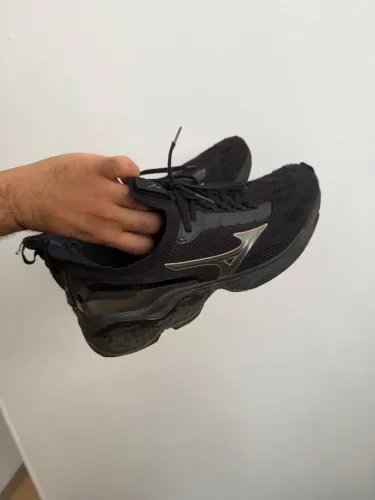Tênis Mizuno Wave Invictus 4