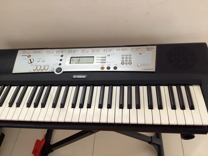 Teclado YAMAHA PSR E203