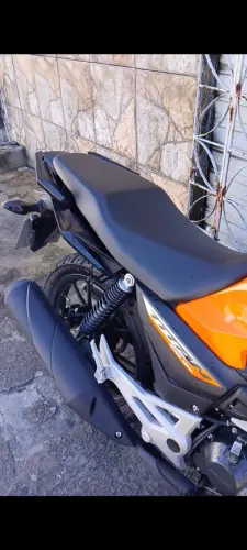 Vendo moto titam c dois mil km rodados motivo da venda qro pegar uma maior
