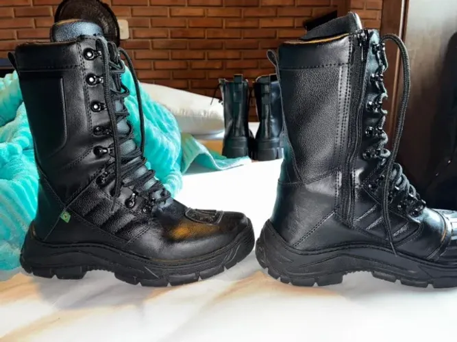 Bota coturno cano alto