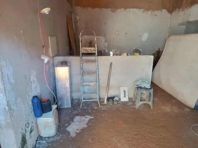 Sou pedreiro e pintor na diária ou empreita 