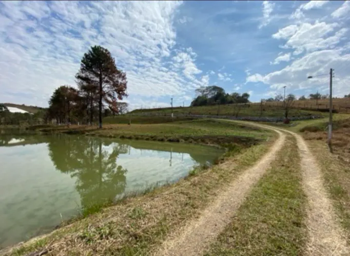 Área / Sítio / Terreno 73.900 m² às margens da Fernão Dias